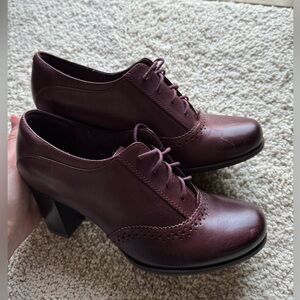 LNC women’s Clark’s size 7.5 high heel loafer cordovan color leather high heels